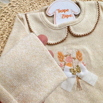 Conj. Blusa em Plush Manga Longa  Florzinhas e Calça - Areia